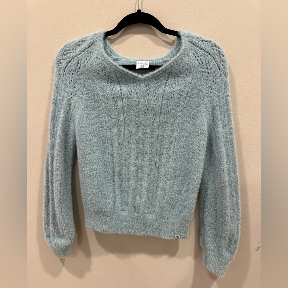 Abercrombie Kids Light Blue Crew Neck Sweater Size 11/12.
